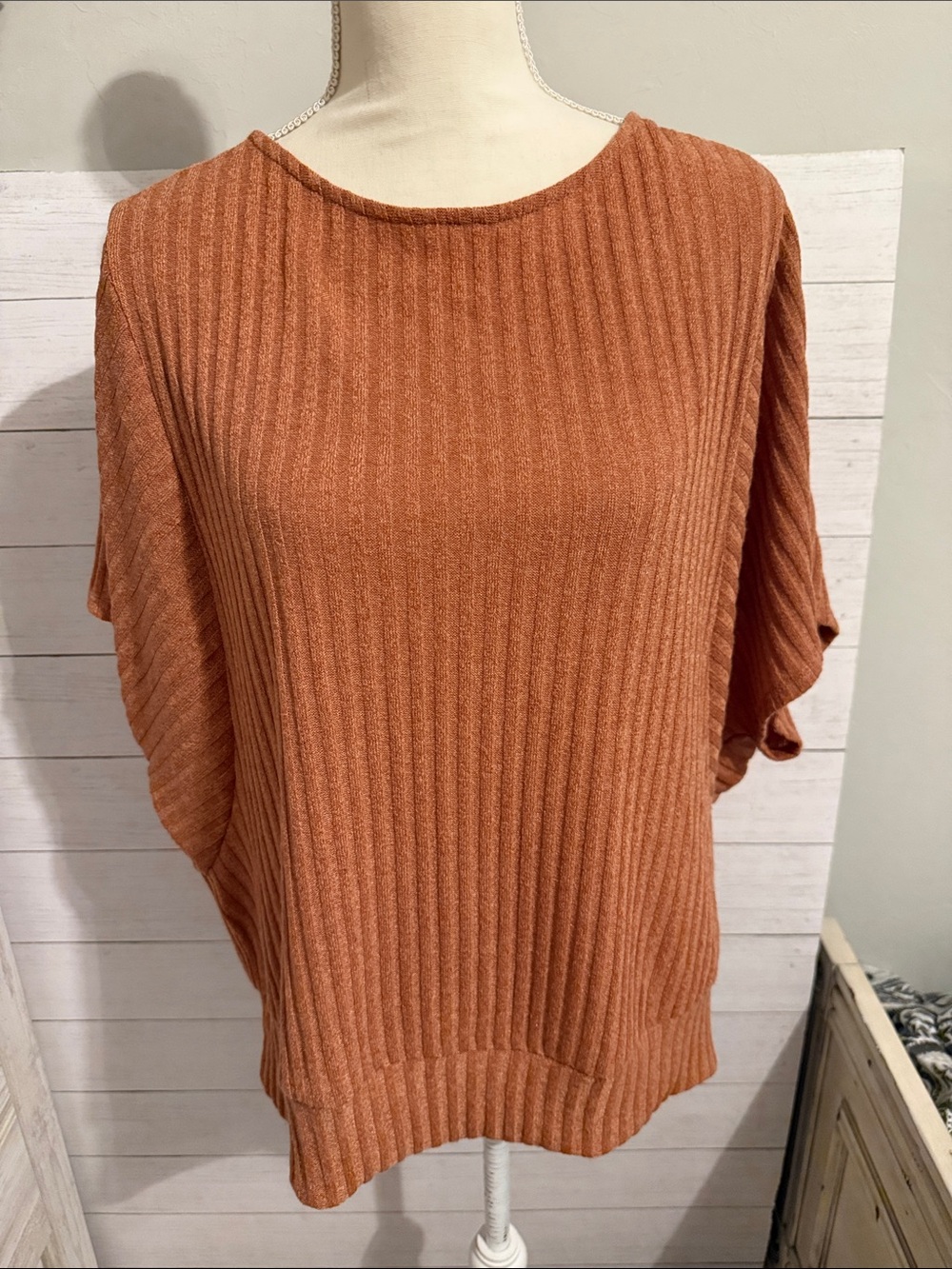 PerSeption Concept Ribbed Scoop-Neck Sweater in Rust
